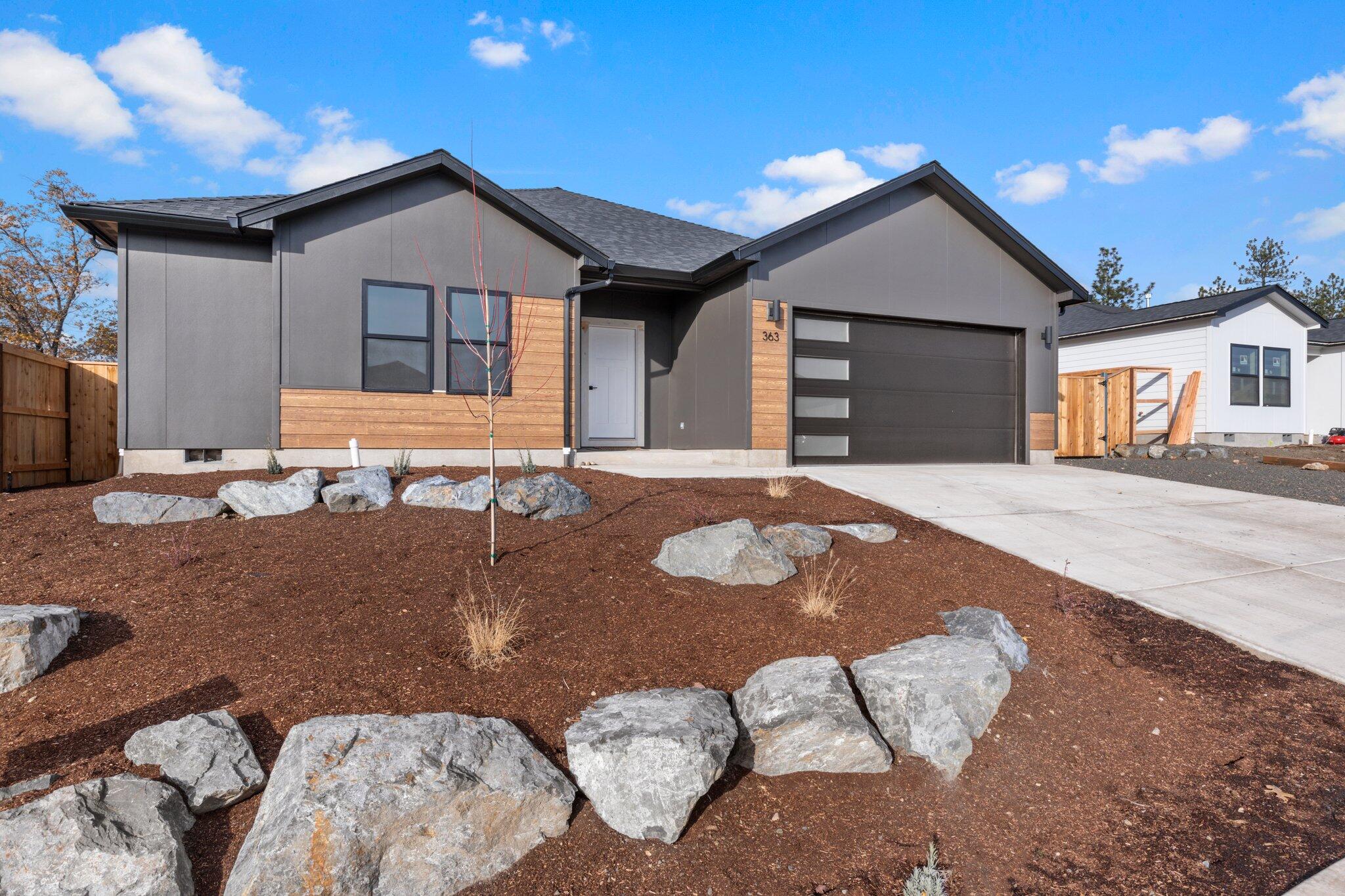 363 Arrowhead Trail Eagle Point, OR 97524 - Photo 2 of 24 2
