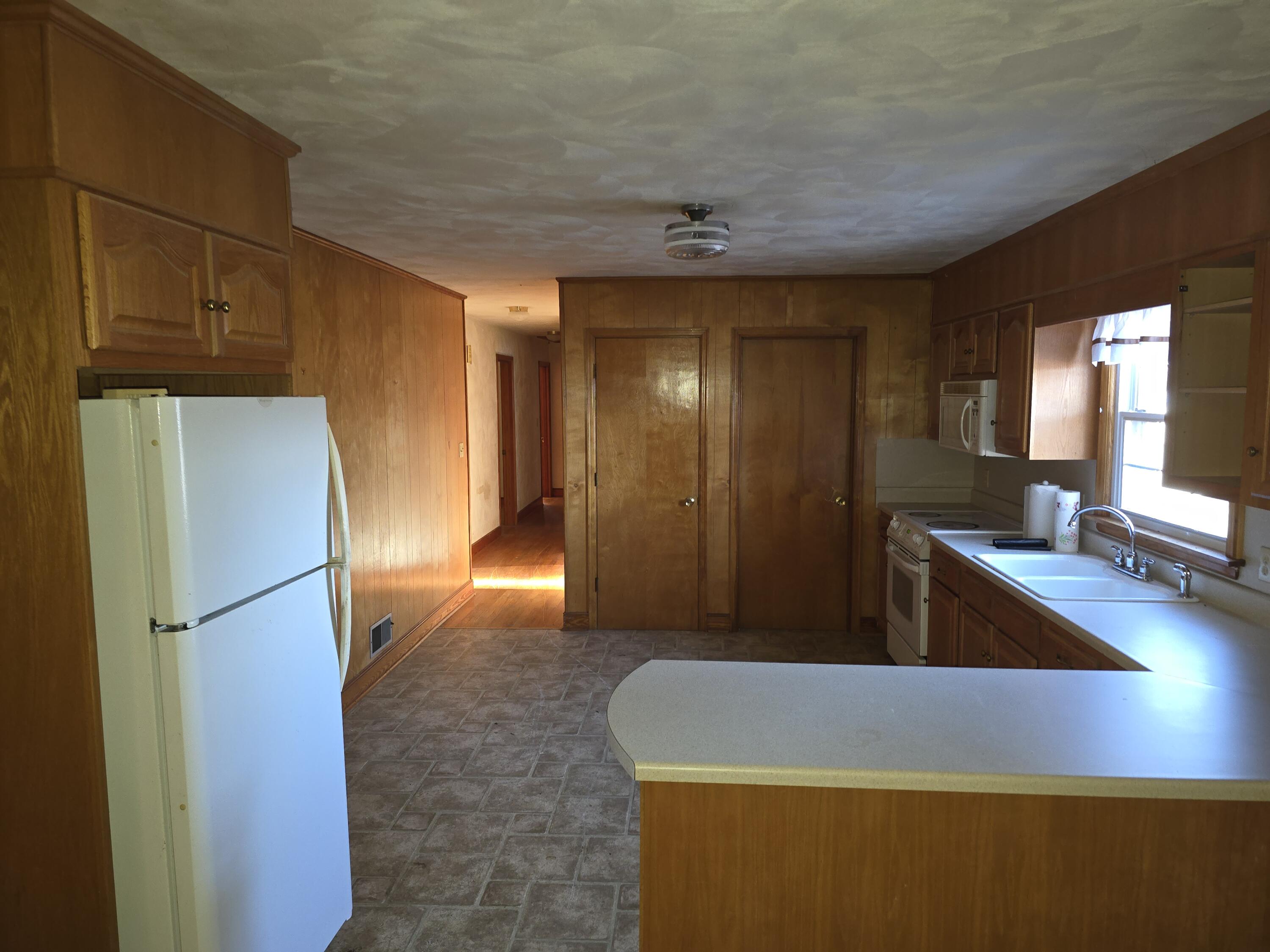 15917 A Moneta Road Moneta, VA 24121 - Photo 8 of 13 Kitchen