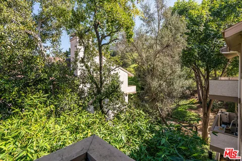 $524,000 | 3480 Barham Boulevard, Unit 326, Los Angeles, CA 90068
