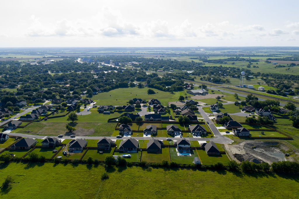 213 Gauge Road Thorndale, TX 76577 - Photo 11 of 40 a view of a city