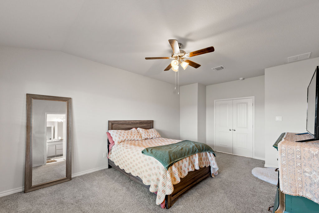 213 Gauge Road Thorndale, TX 76577 - Photo 22 of 40 a bedroom with a bed and a chandelier