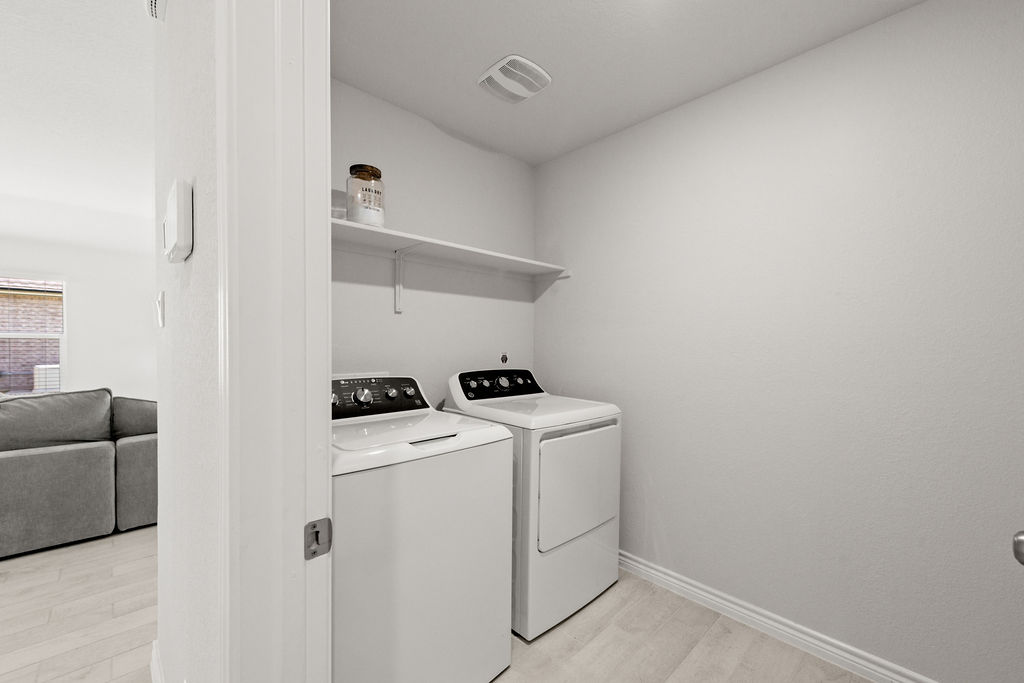 213 Gauge Road Thorndale, TX 76577 - Photo 37 of 40 a utility room with dryer and washer