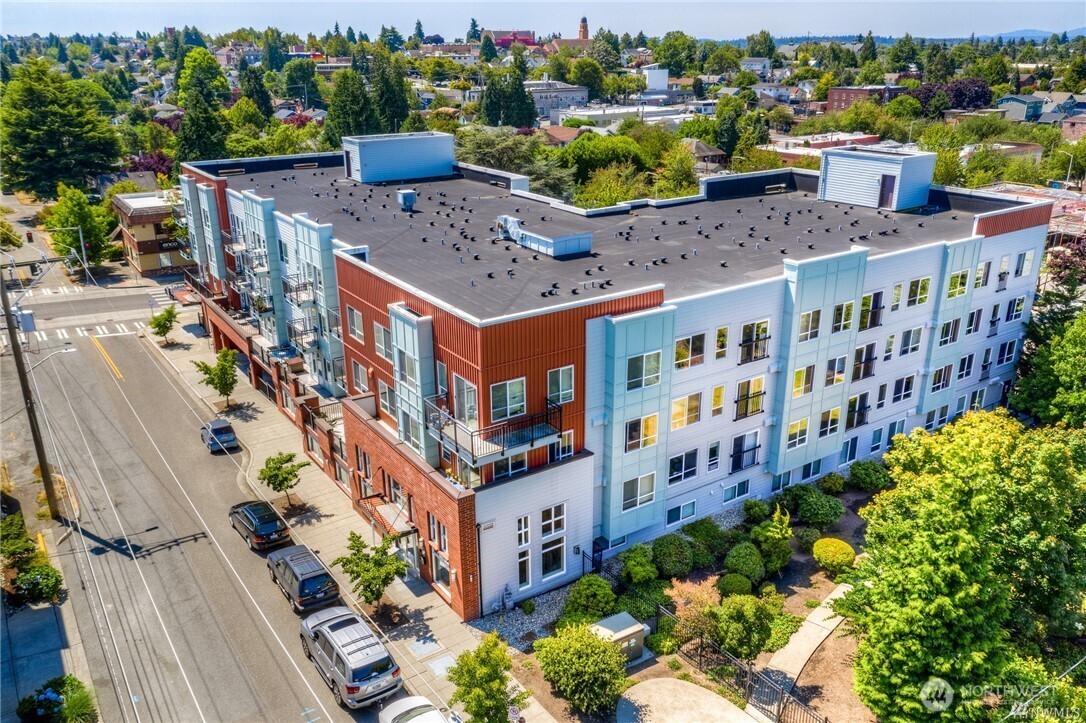 424 North 85th Street, Unit 406 Seattle, WA 98103 - Photo 3 of 34
