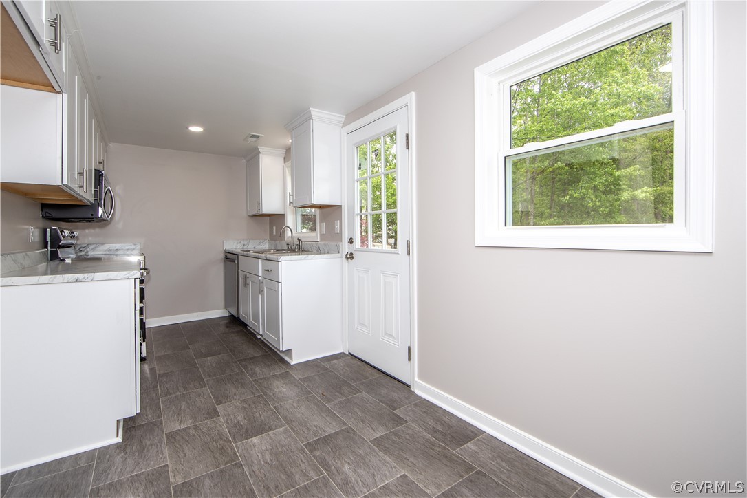 8719 Colemans Lake Road Ford, VA 23850 - Photo 6 of 20 KItchen