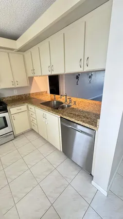 $325,000 | 6049 Balboa Circle, Unit 202, Boca Raton, FL 33433