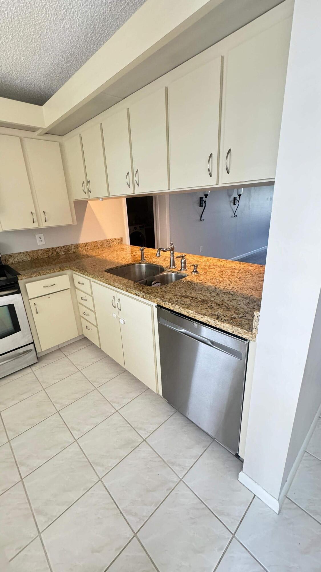 6049 Balboa Circle, Unit 202 Boca Raton, FL 33433 - Photo 2 of 24 beyc6917801539790
