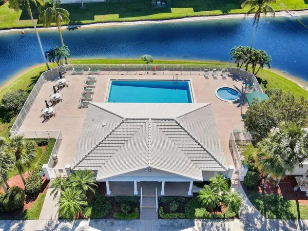 $325,000 | 6049 Balboa Circle, Unit 202, Boca Raton, FL 33433