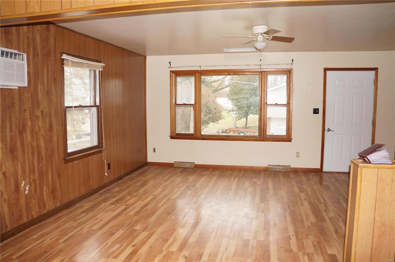 212 North County Road Hardin, IL 62047 - Photo 5 of 13 Gallery Image 5