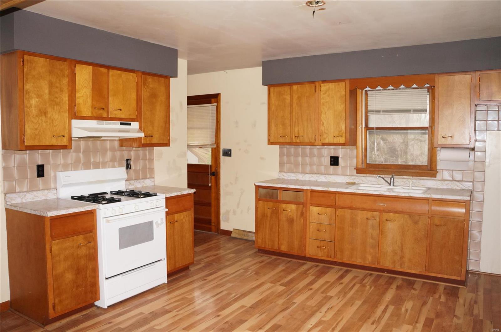 212 North County Road Hardin, IL 62047 - Photo 6 of 13 Gallery Image 6