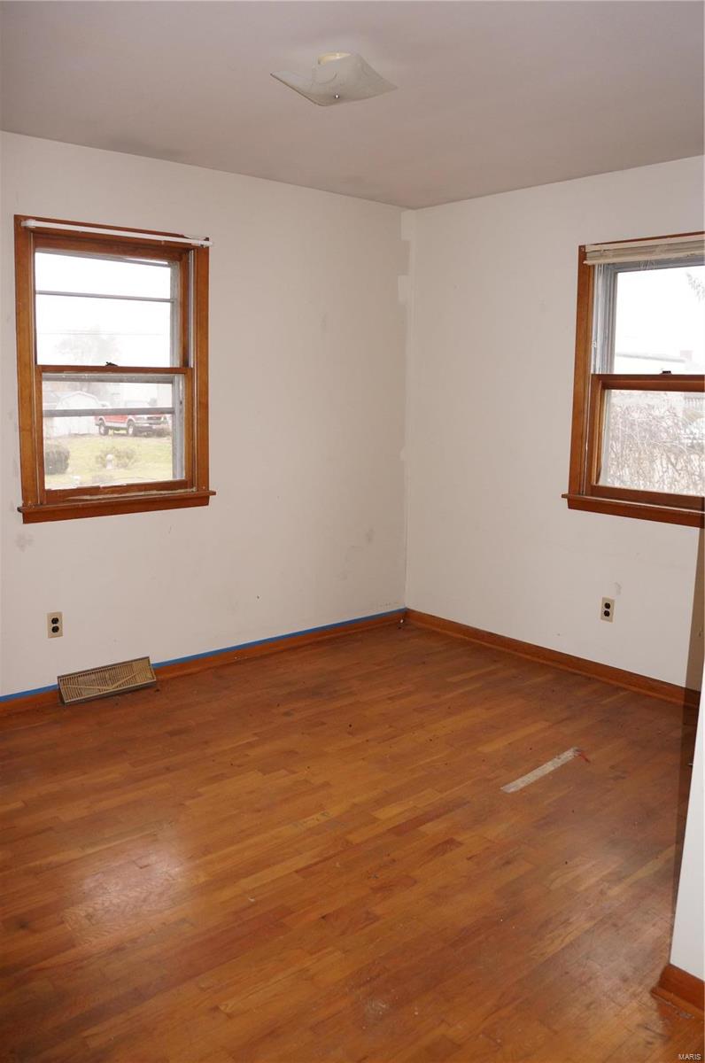 212 North County Road Hardin, IL 62047 - Photo 7 of 13 Gallery Image 7