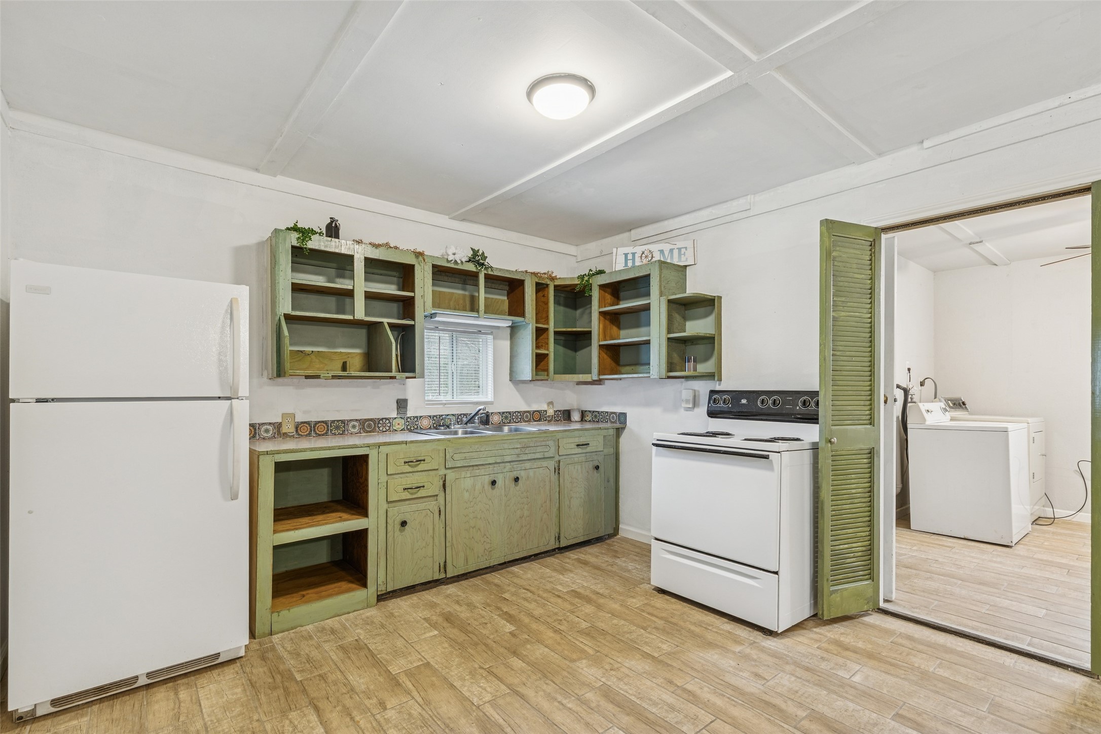 297 Peacock Path Trinity, TX 75862 - Photo 5 of 17