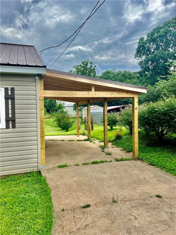 214 Friendship Road Seneca, SC 29678 - Photo 2 of 22