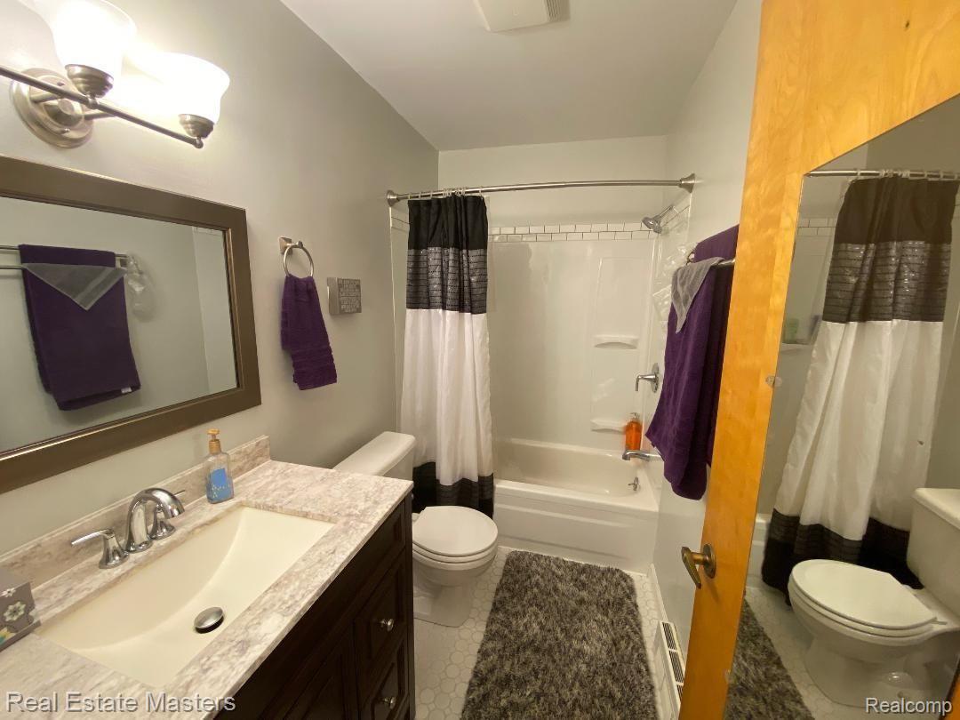 4401 Wall Road Port Huron, MI 48060 - Photo 8 of 13 WALL RD # 5.jpg