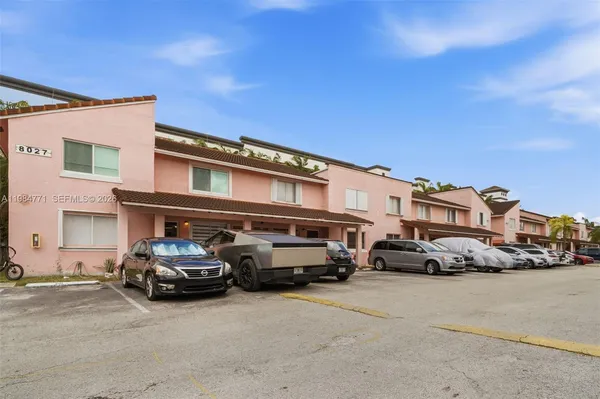 $325,000 | 8027 Lake Drive, Unit 204, Doral, FL 33166