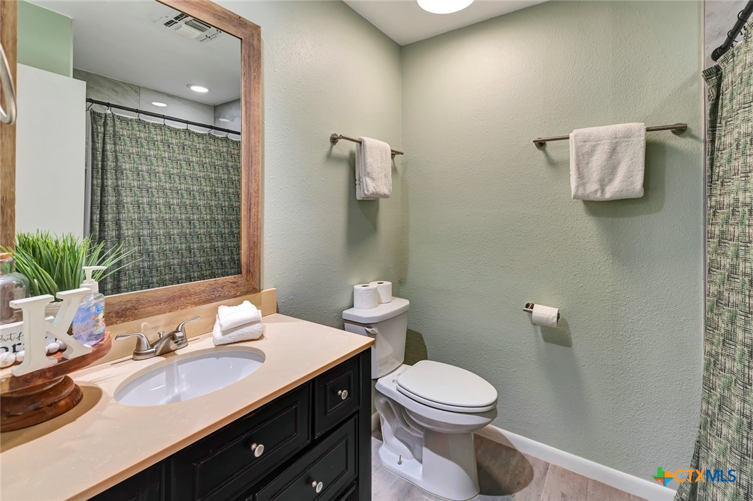 462 15th Street, Unit 2 Port O'Connor, TX 77982 - Photo 20 of 32 guest bath