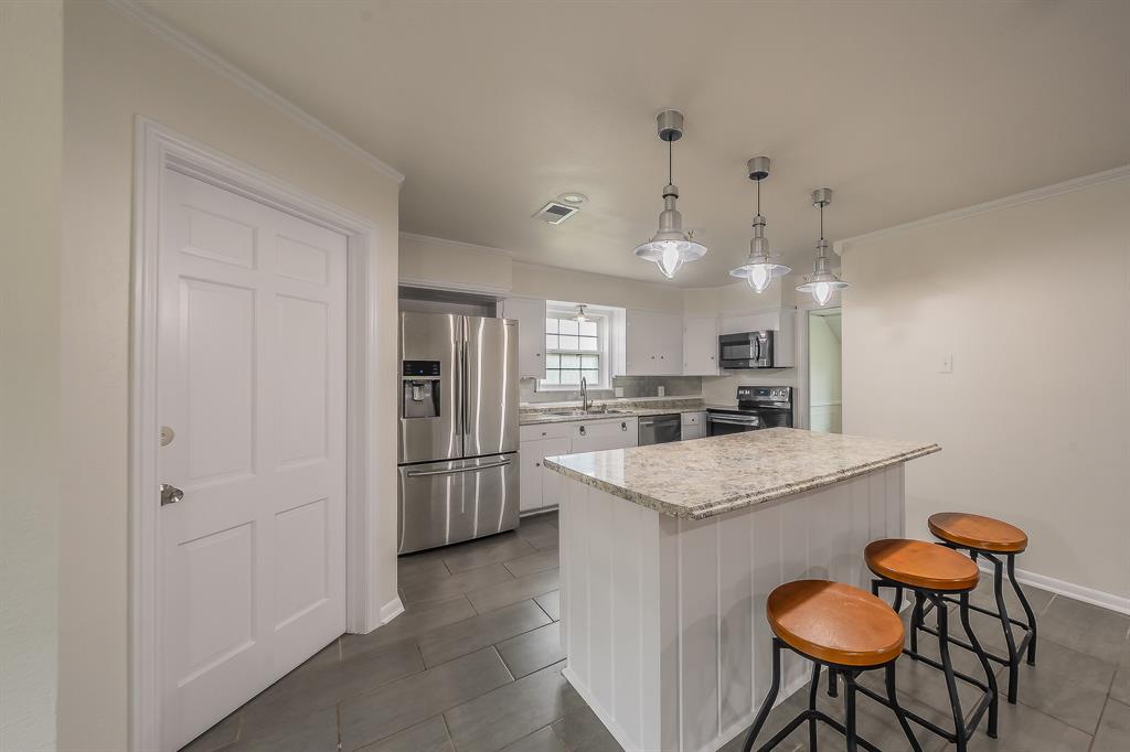 7341 Normandy Road Fort Worth, TX 76112 - Photo 6 of 40