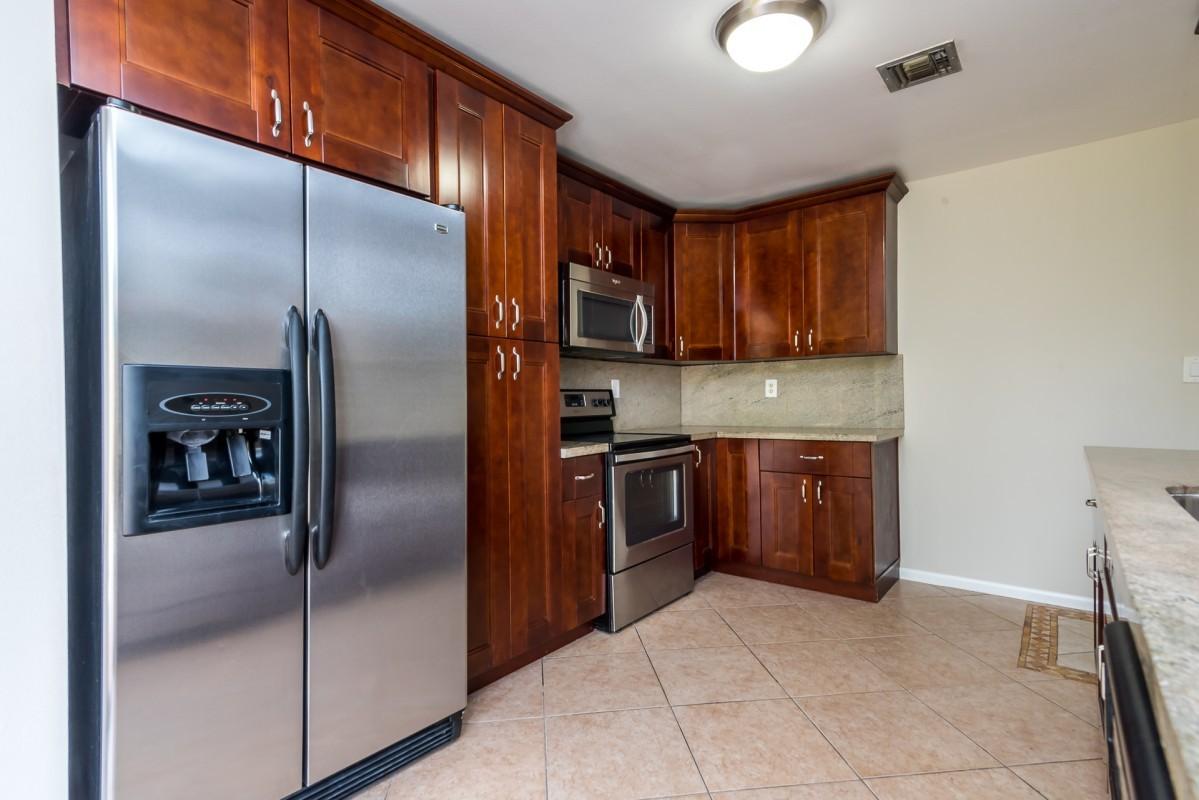 5663 Fox Hollow Drive, Unit D Boca Raton, FL 33486 - Photo 11 of 24 photo-3jpg