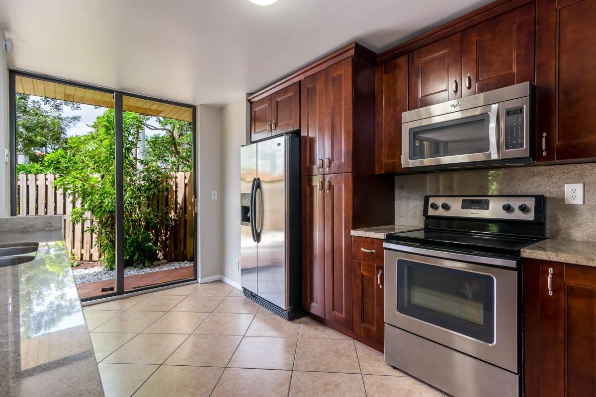 5663 Fox Hollow Drive, Unit D Boca Raton, FL 33486 - Photo 9 of 24 photo-1jpg