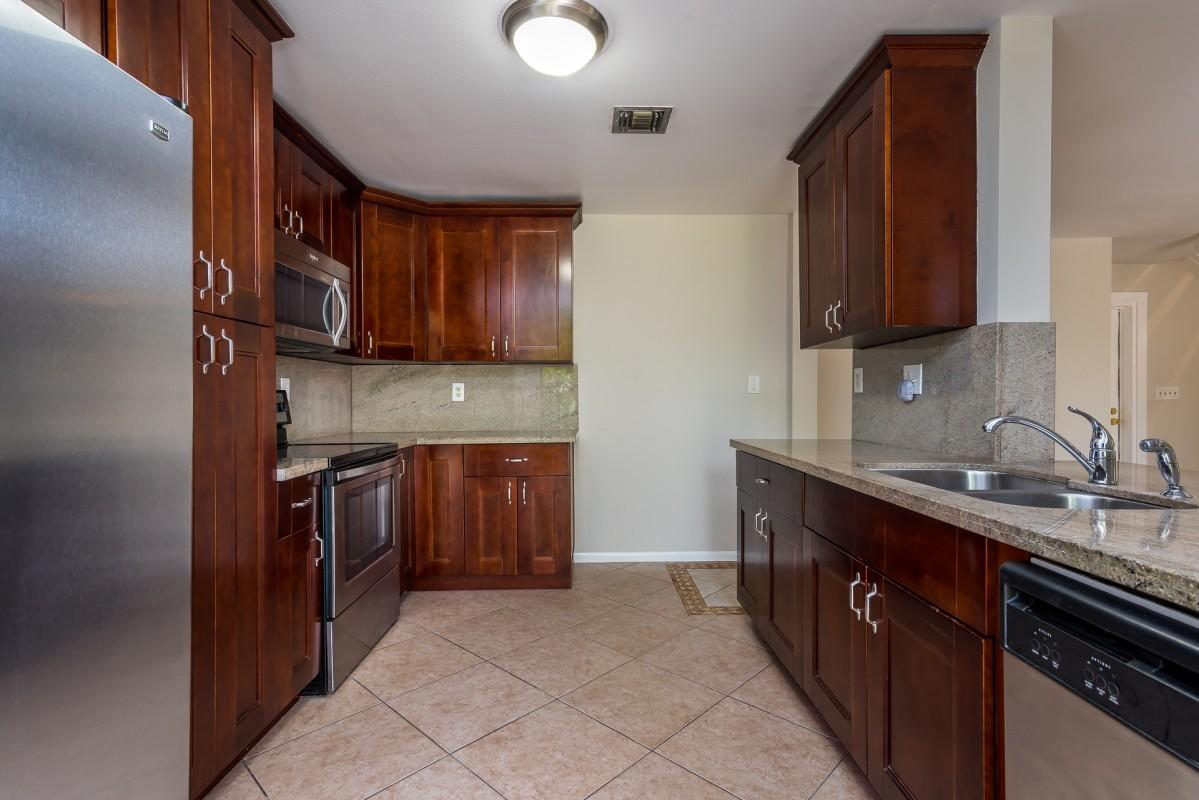 5663 Fox Hollow Drive, Unit D Boca Raton, FL 33486 - Photo 10 of 24 photo-2jpg