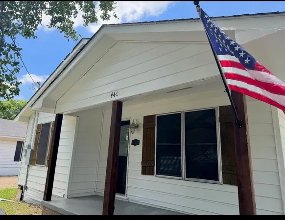 $1,900 | 440 Rigsby Street, Van Alstyne, TX 75495