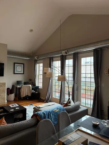 $4,250 | 2650 North Halsted Street, Unit 4, Chicago, IL 60614