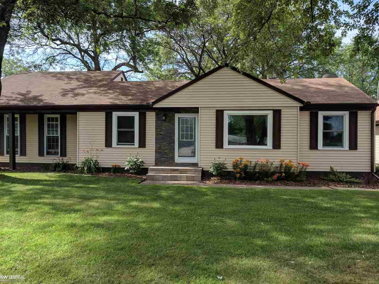 2210 East 13 Mile Road Warren, MI 48092 - Photo 6 of 43 31351812-5.JPG