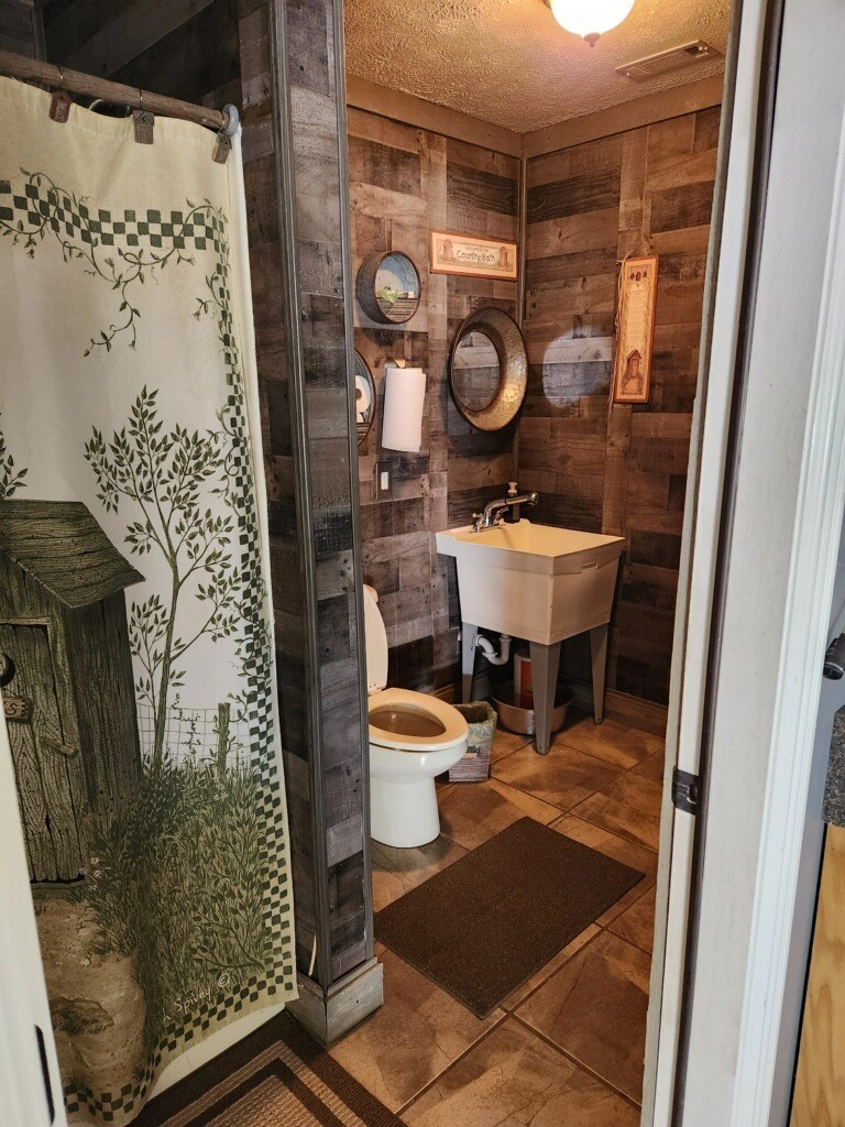 67 Cedar Bend Road Beechgrove, TN 37018 - Photo 34 of 48 a view of a bathroom with a toilet and a mirror
