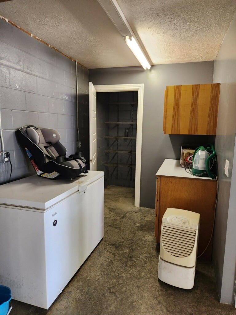 67 Cedar Bend Road Beechgrove, TN 37018 - Photo 40 of 48 a room with a couch and a potted plant