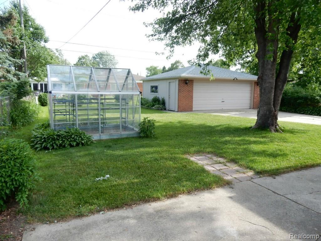 14212 Martin Road Warren, MI 48088 - Photo 2 of 18 0 SPACIOUS BACKYARD (0).jpg