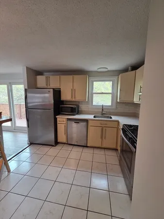 $3,200 | 13 Buena Vista Street, Unit 2, Swampscott, MA 01907