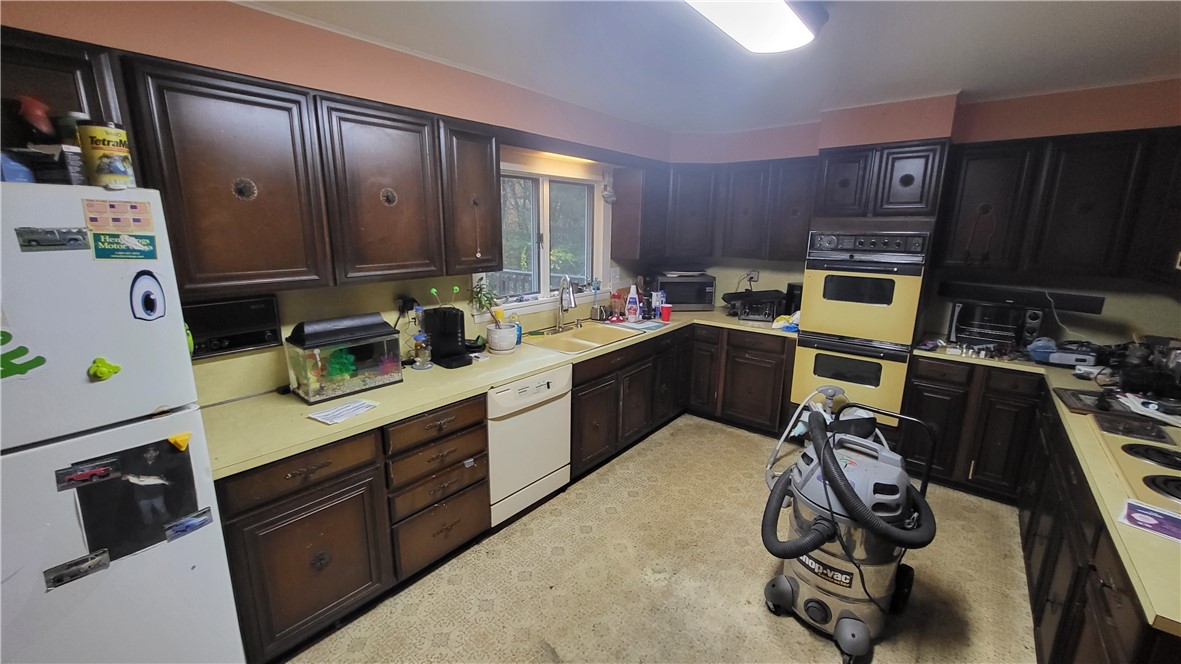 75 Rowe Drive Cranston, RI 02921 - Photo 11 of 14