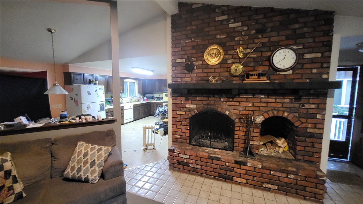 75 Rowe Drive Cranston, RI 02921 - Photo 9 of 14