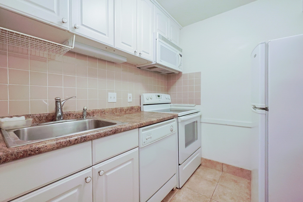 79 Walnut Street, Unit 3 Newton, MA 02460 - Photo 9 of 18 Gallery Image 9