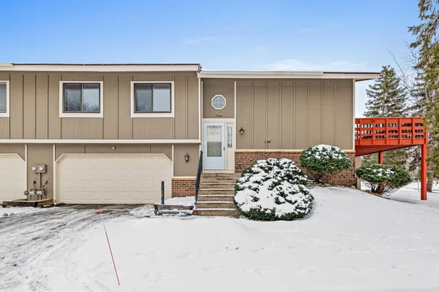 $279,900 | 7844 Yucca Lane North, Maple Grove, MN 55311