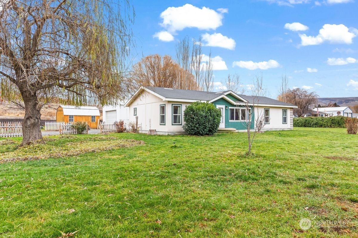 334 Ray Symmonds Road Yakima, WA 98901 - Photo 1 of 30