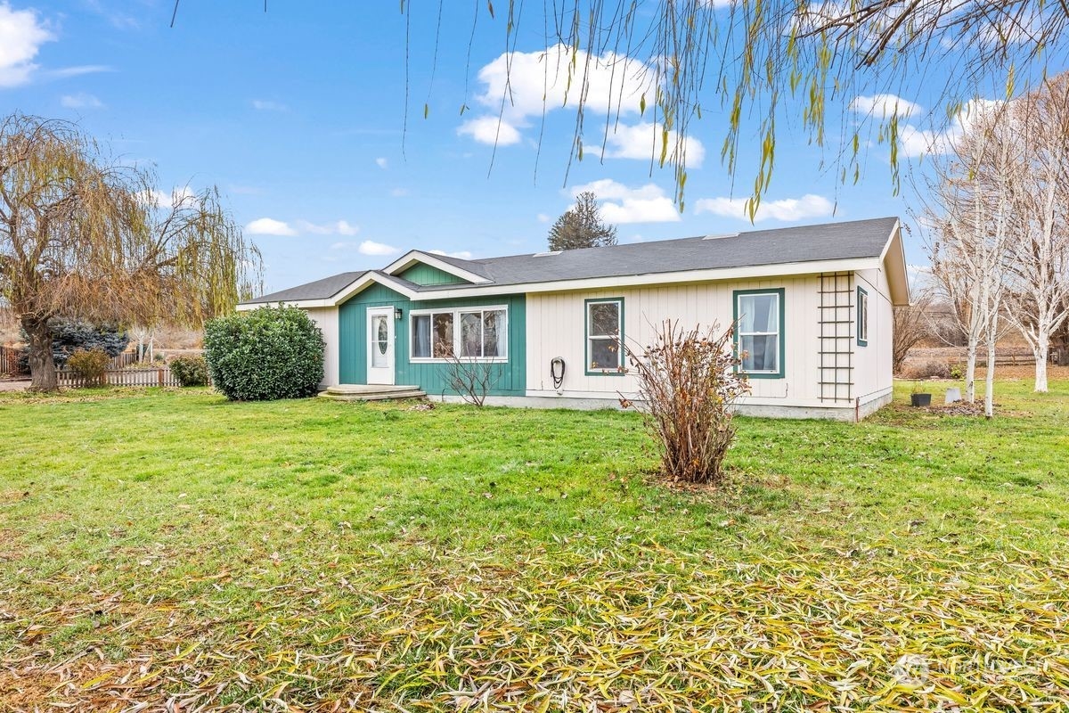 334 Ray Symmonds Road Yakima, WA 98901 - Photo 2 of 30