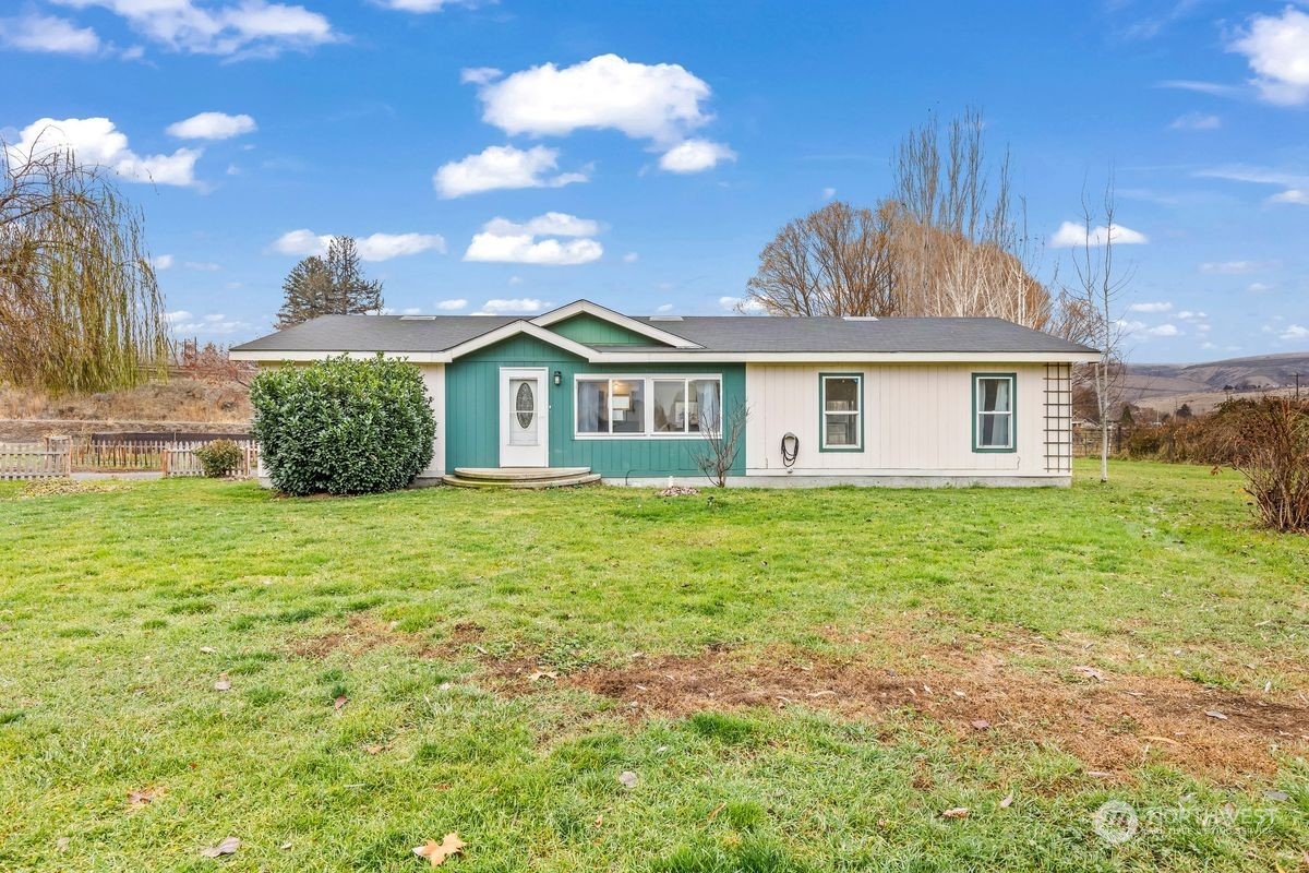 334 Ray Symmonds Road Yakima, WA 98901 - Photo 3 of 30