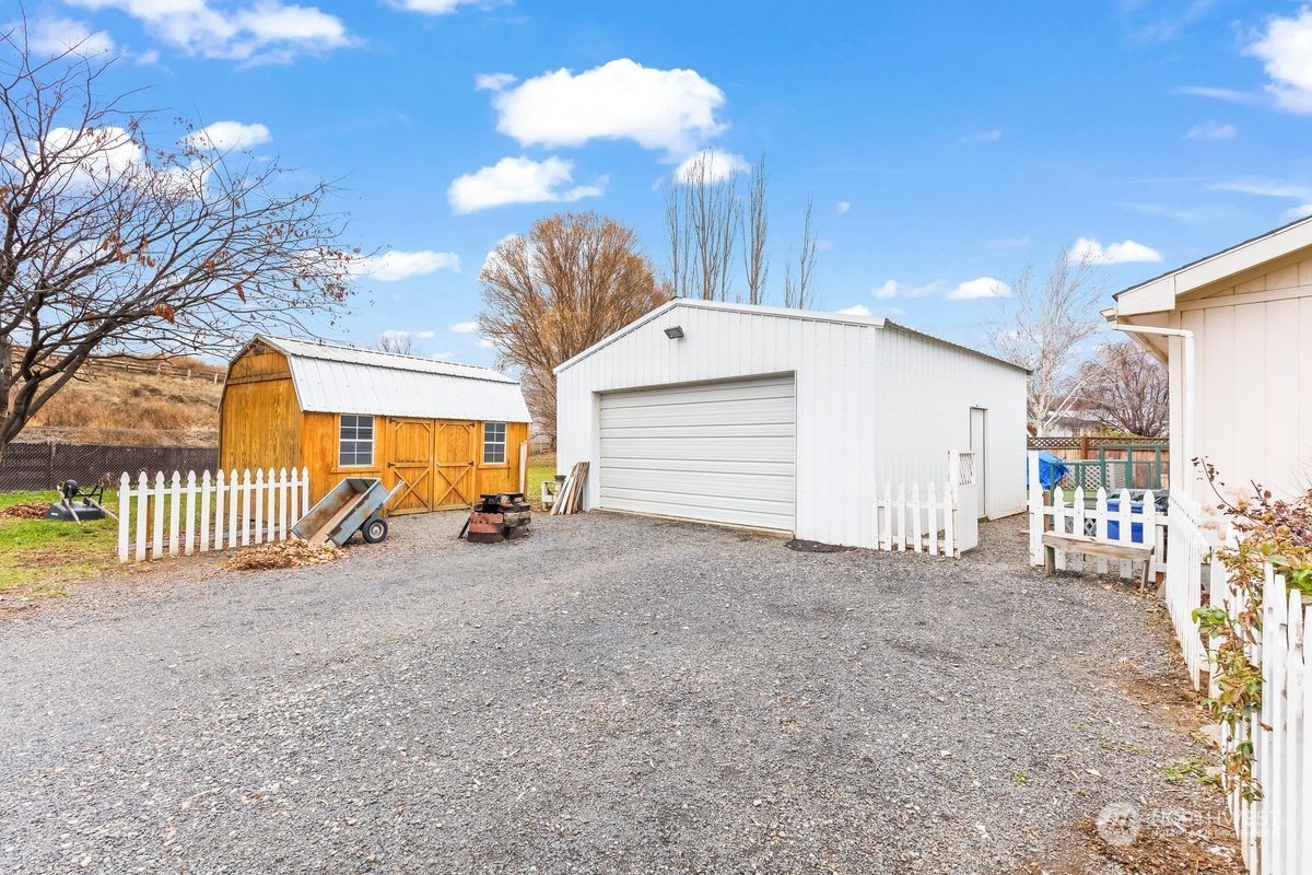334 Ray Symmonds Road Yakima, WA 98901 - Photo 4 of 30