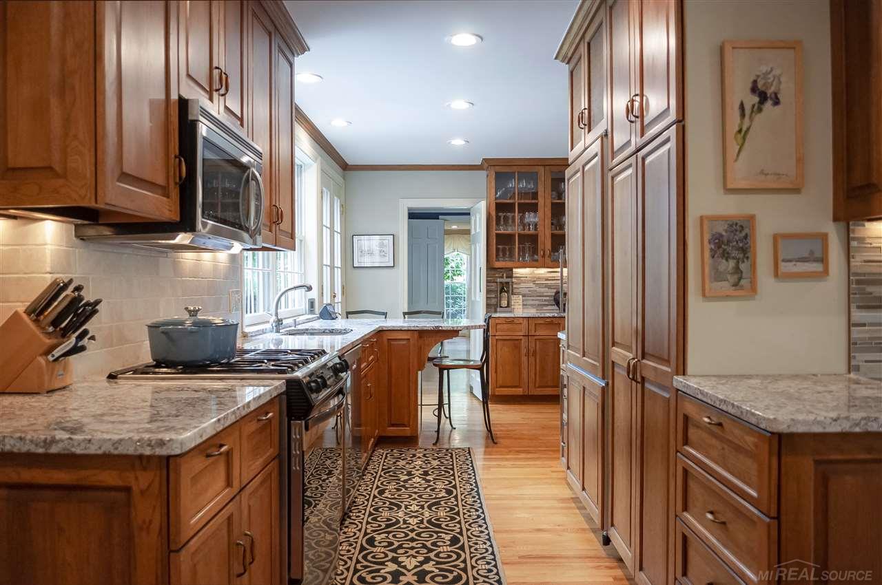 74 Lewiston Road Grosse Pointe Farms, MI 48236 - Photo 15 of 67