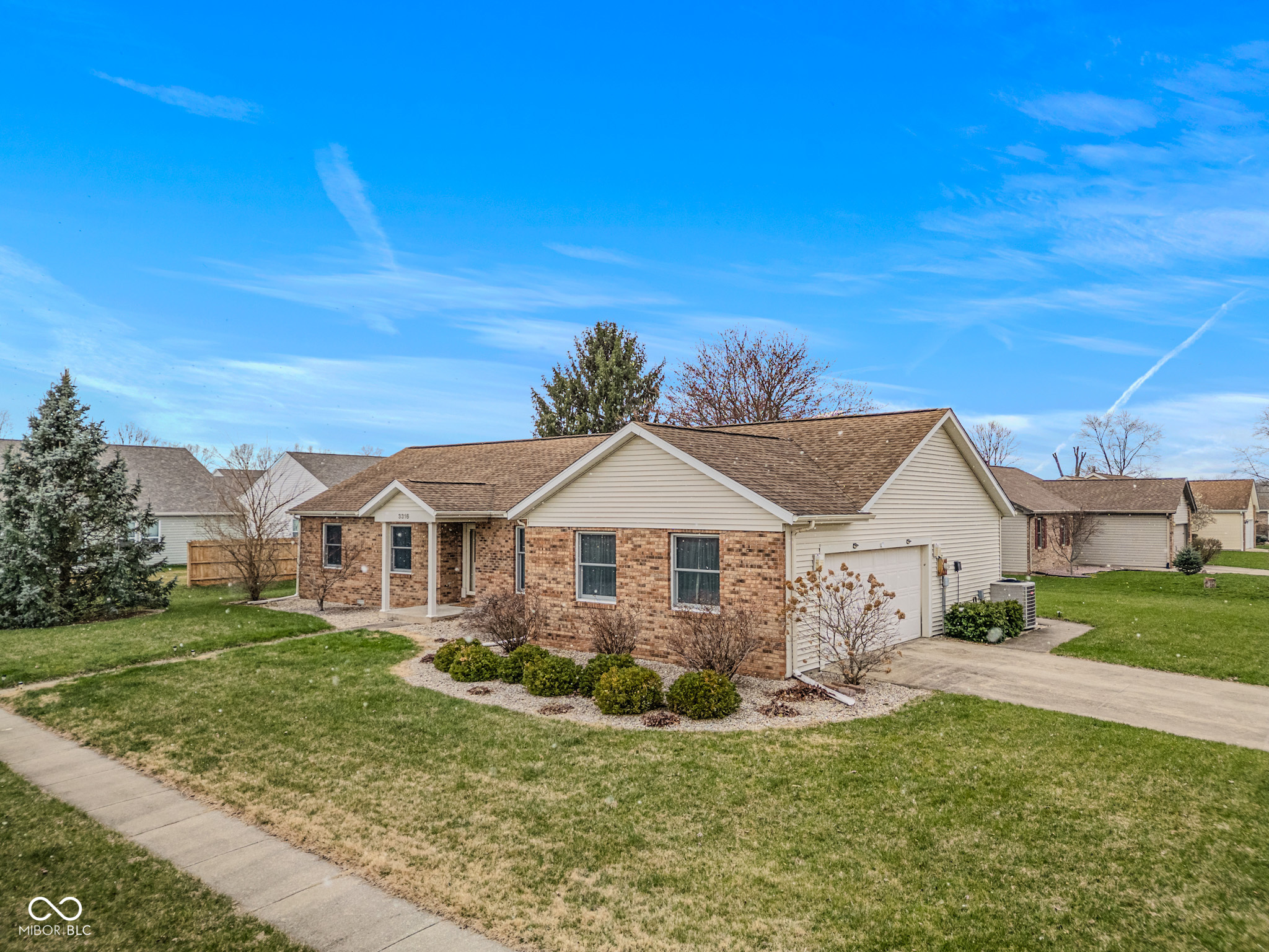 3316 Cox Lane Columbus, IN 47203 - Photo 2 of 26