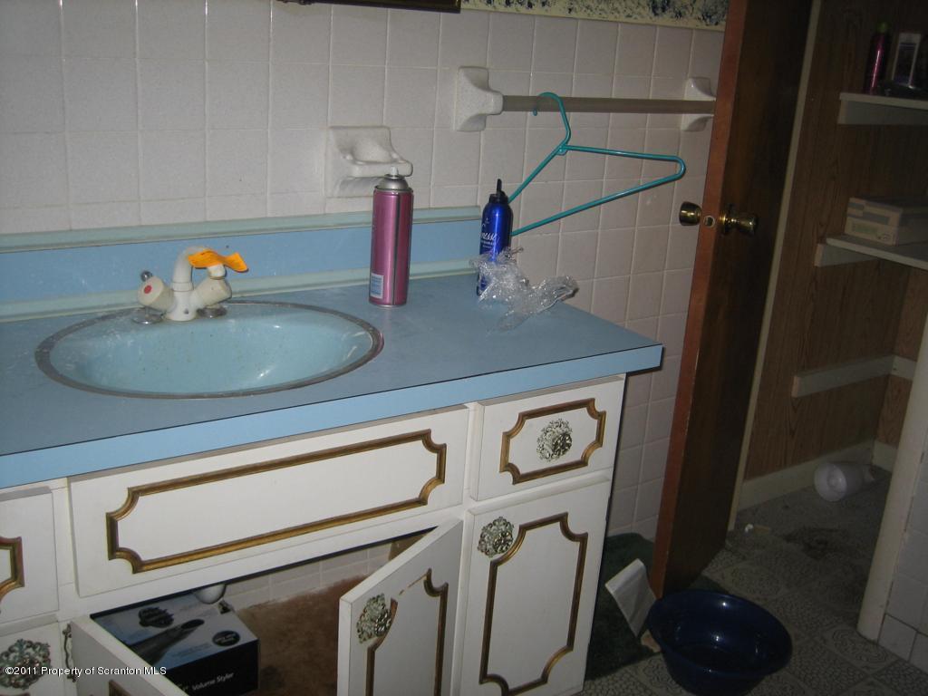 513 Hampton Street Scranton, PA 18504 - Photo 3 of 8 Gallery Image 3