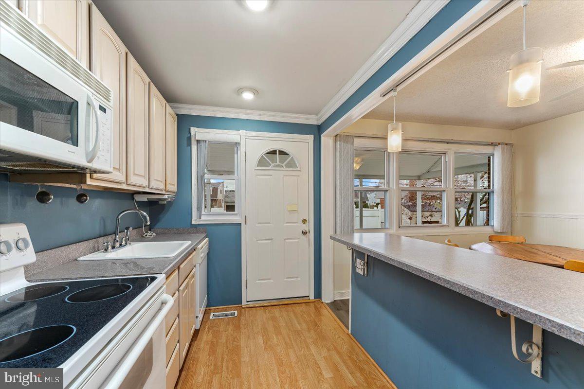 1433 Greenway Road Swarthmore, PA 19081 - Photo 9 of 28