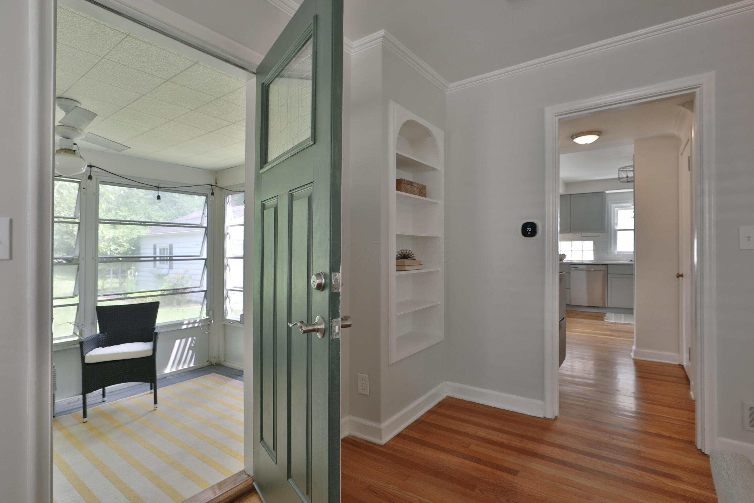 56 Aldrich Road Columbus, OH 43214 - Photo 9 of 50 3- Season Room