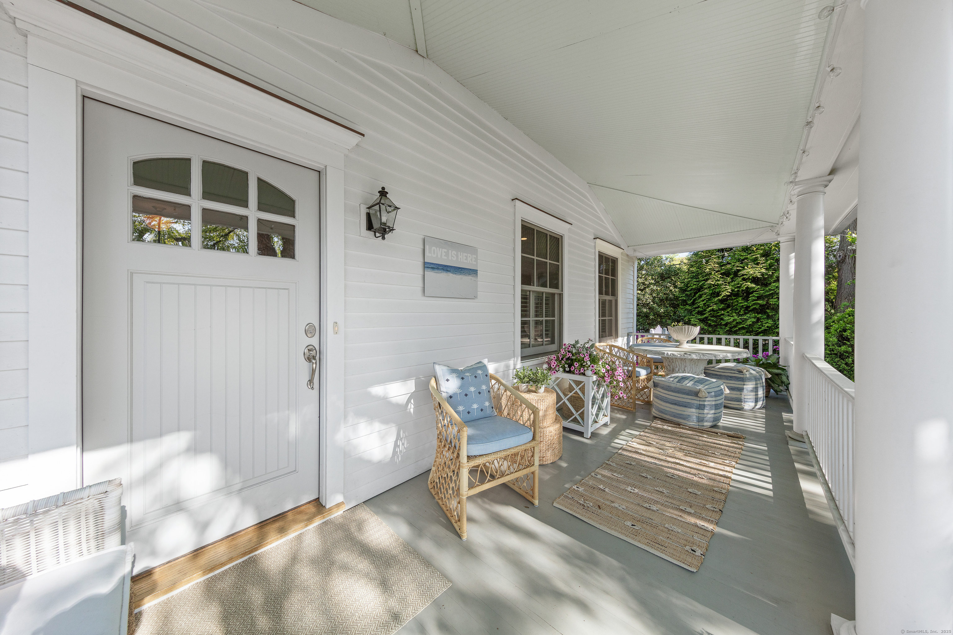 168 Rowayton Avenue Norwalk, CT 06853 - Photo 23 of 27 a living room with furniture and a window