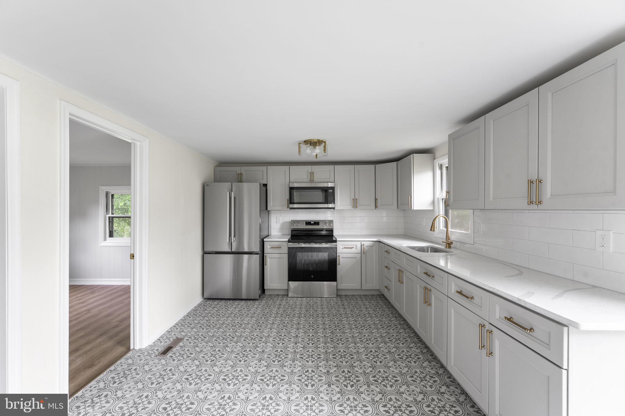 284 Ellicott Road Avondale, PA 19311 - Photo 8 of 28