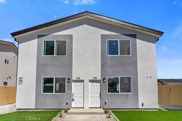$3,900 | 707 West 80th Street, Los Angeles, CA 90044