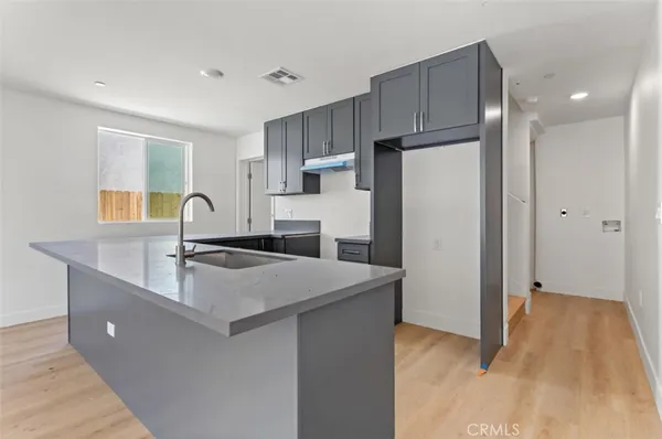 $3,900 | 707 West 80th Street, Los Angeles, CA 90044