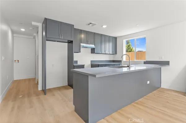 $3,900 | 707 West 80th Street, Los Angeles, CA 90044