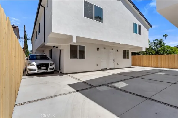 $3,900 | 707 West 80th Street, Los Angeles, CA 90044