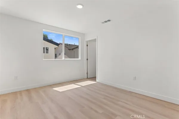 $3,900 | 707 West 80th Street, Los Angeles, CA 90044